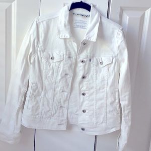 NWOT White Levi denim jacket -S